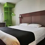 Campanile Paris Ouest - Hotell 3*