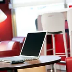 Campanile Paris Ouest - Hotel 3*