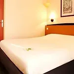 Campanile Paris Ouest - Hotel