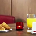 Campanile Paris Ouest - Hotell 3*