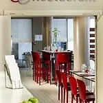 Campanile Paris Ouest - 3*