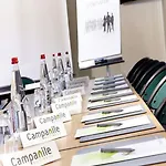 Campanile Paris Ouest - Hotell