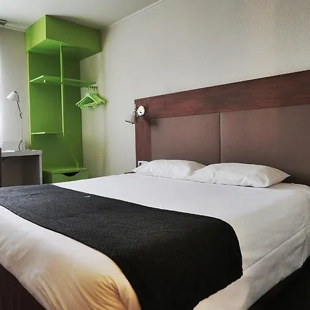 Campanile Paris Ouest - Hotel 3*