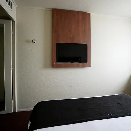 Campanile Paris Ouest - 3*