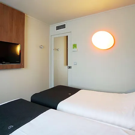 Hotel Campanile Paris Ouest - 3*