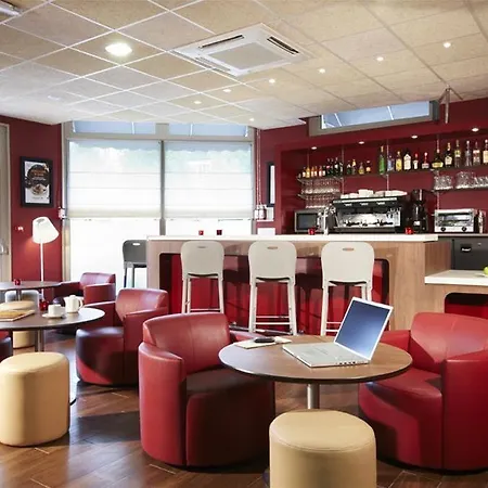 Campanile Paris Ouest - Hotel 3*