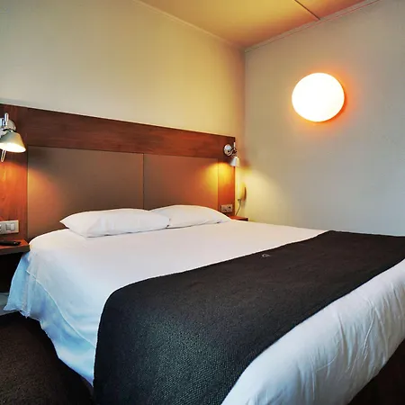 Campanile Paris Ouest - 3*