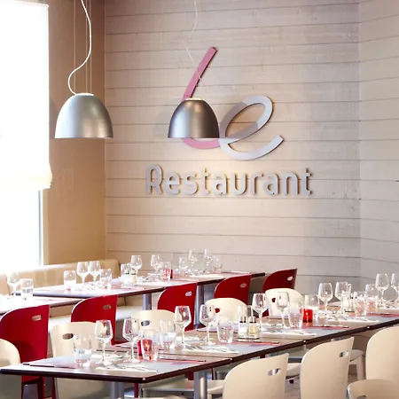 Hotel Campanile Paris Ouest - 3*