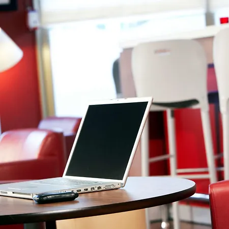 Campanile Paris Ouest - Hotel 3*