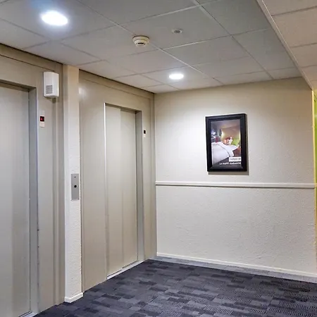 Campanile Paris Ouest - Hotel
