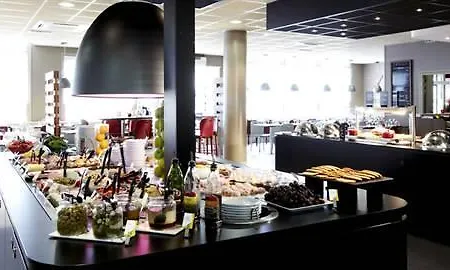 Campanile Paris Ouest - 3*