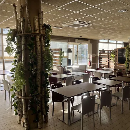 Hotel Campanile Paris Ouest - 3*
