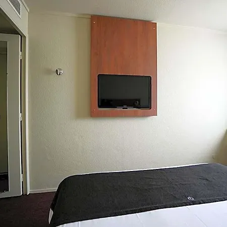 Hotel Campanile Paris Ouest - 3*