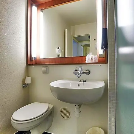Campanile Paris Ouest - Hotel 3*