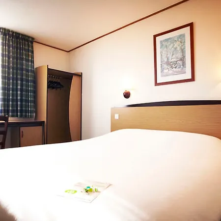 Hotel Campanile Paris Ouest - 3*