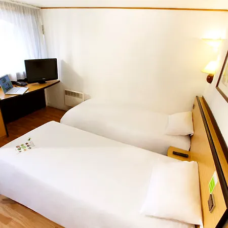 Campanile Paris Ouest - Hotel 3*