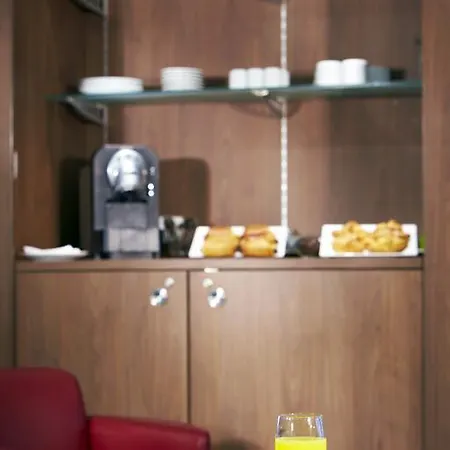 Campanile Paris Ouest - Hotel 3*