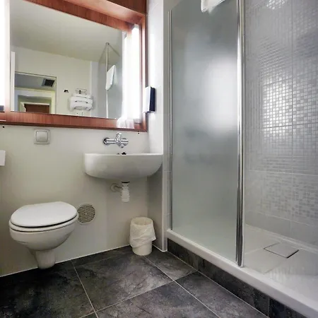 Campanile Paris Ouest - 3*