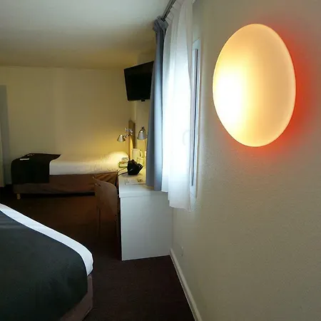 Campanile Paris Ouest - 3*