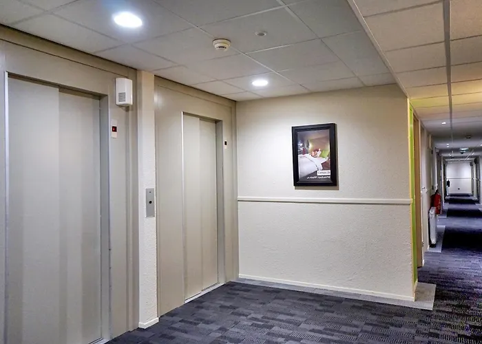 Campanile Paris Ouest - Hotel