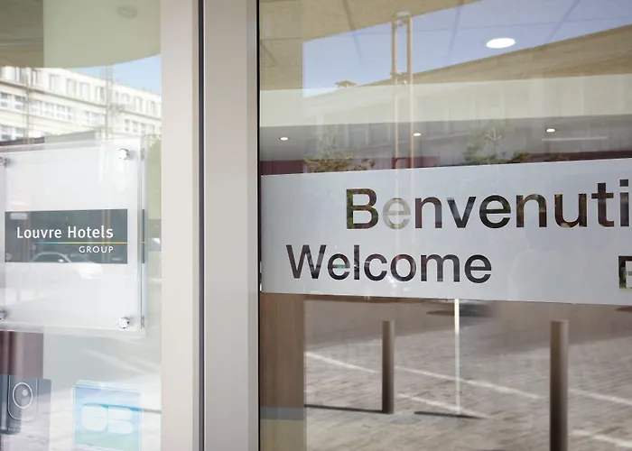 Campanile Paris Ouest - Hotel