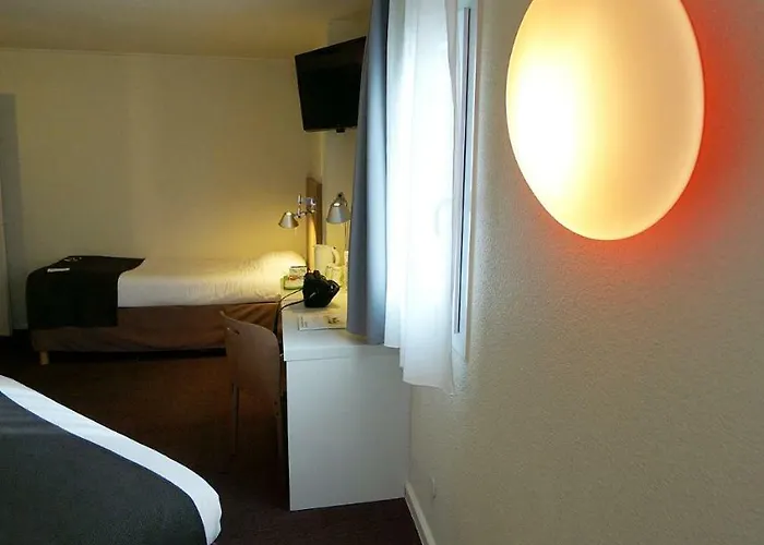 Campanile Paris Ouest - 3*